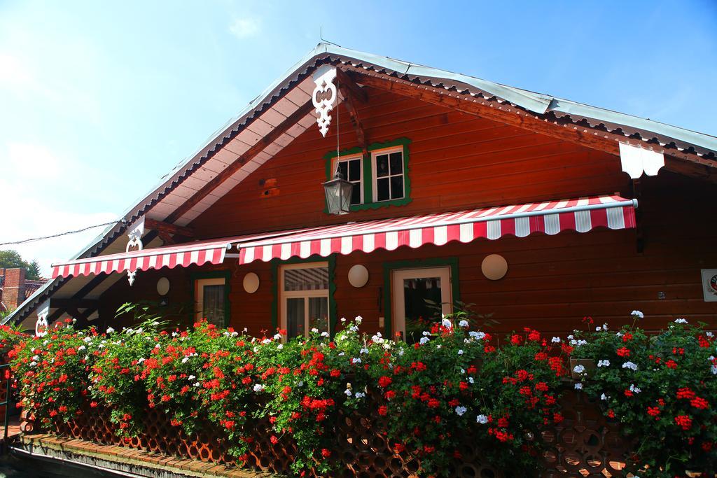 Pension Schweizer Hof 韦尼格罗德 外观 照片
